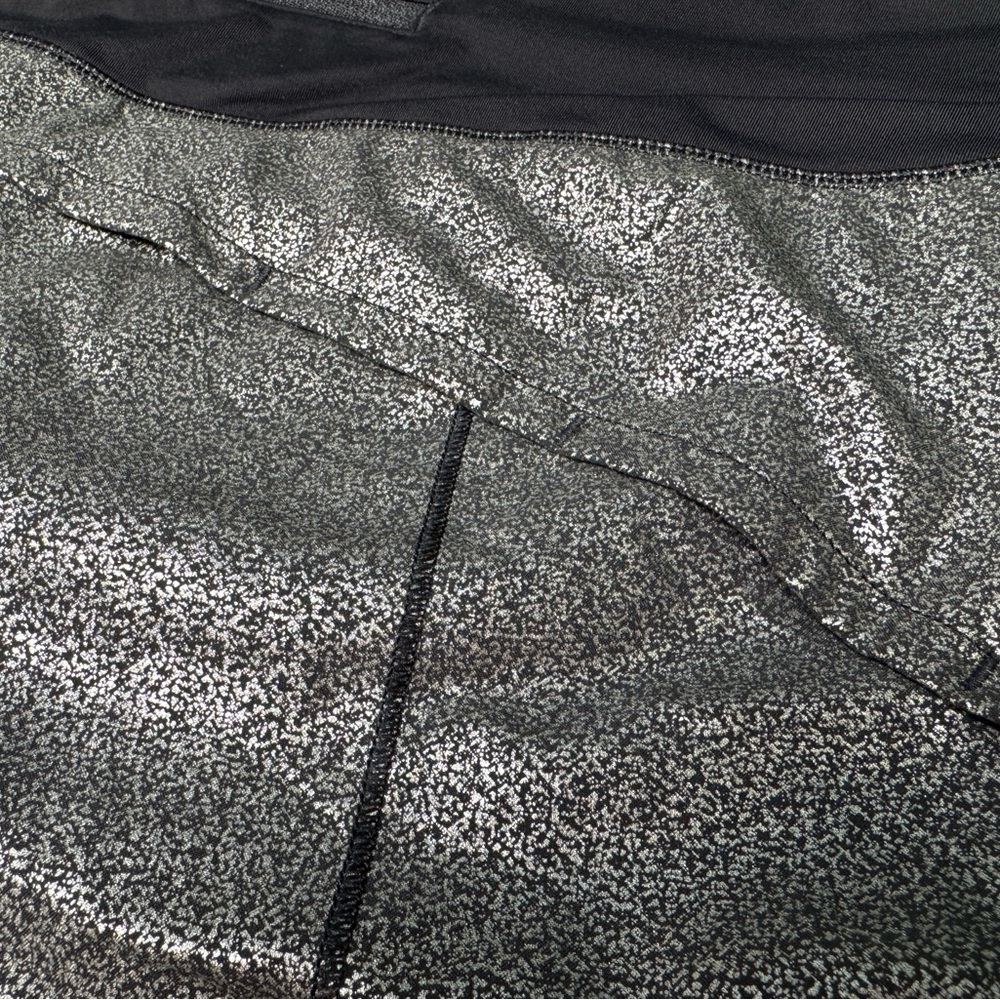 LULULEMON Speed Up 2.5" Shorts Luminosity Foil Metallic Print Black Silver, 8 - Picture 10 of 10